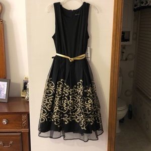 MADISON LEIGH BLACK & GOLD DRESS W/ BELT